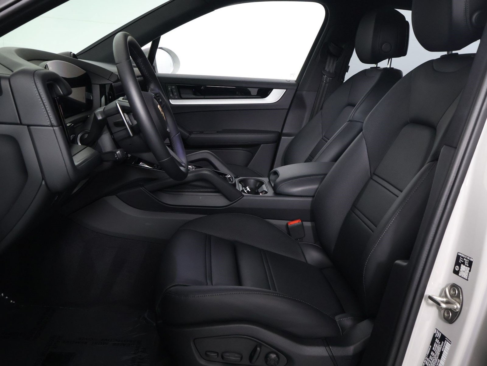 Certified 2026 Porsche Cayenne E-Hybrid AWD/4WD image 5