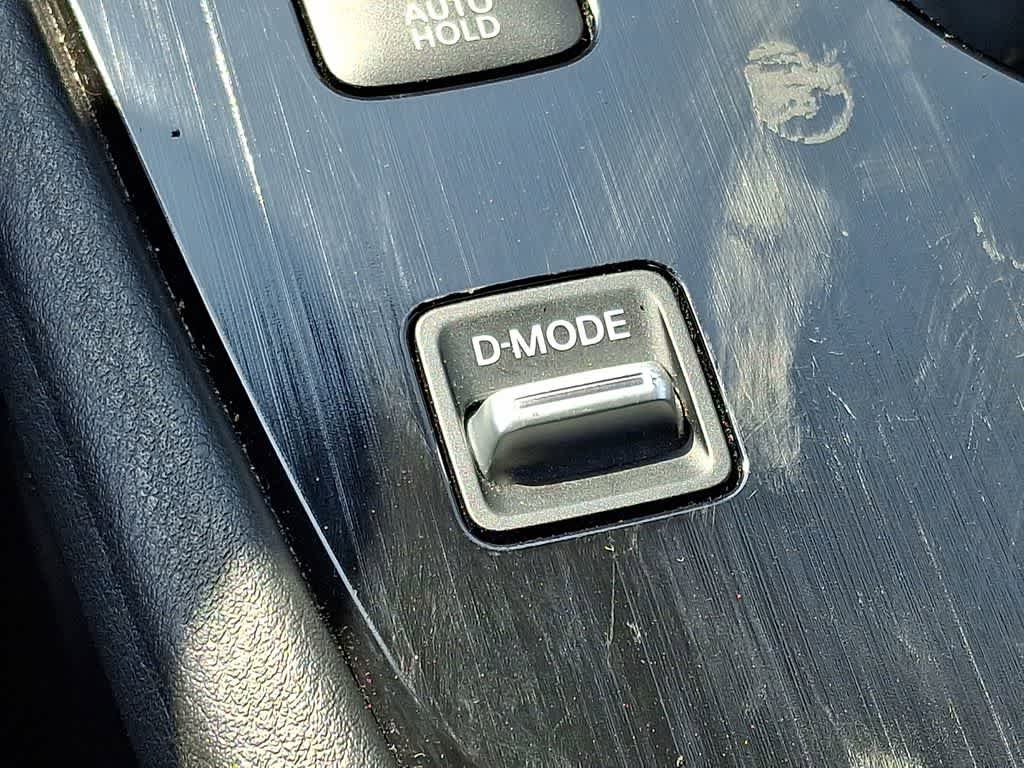 Used 2025 Nissan Rogue SV image 26