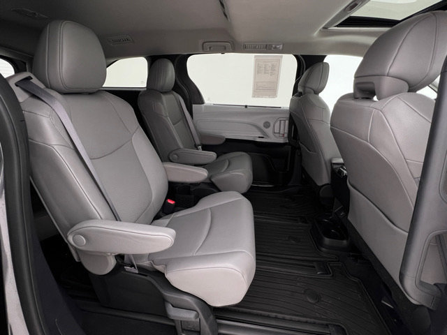 Used 2025 Toyota Sienna XLE w/ XLE Plus Package AWD/4WD image 15