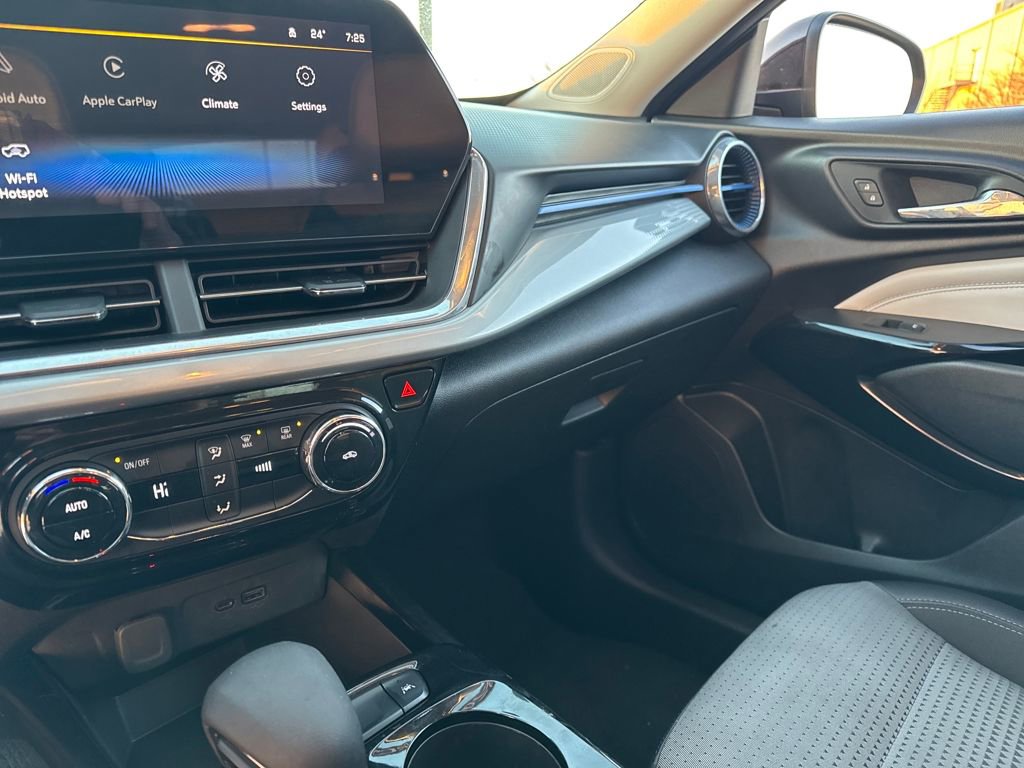 Used 2024 Chevrolet Trax LT image 23