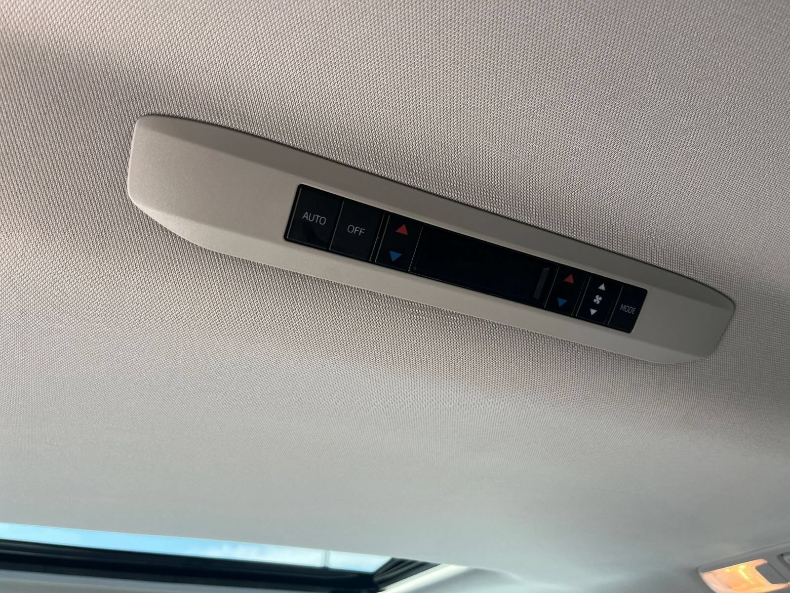 Used 2025 Toyota Sienna XLE FWD image 24