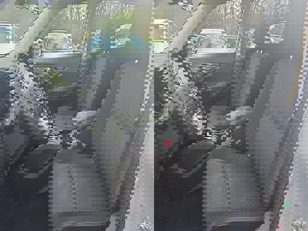 Used 2020 Nissan Rogue SV image 13