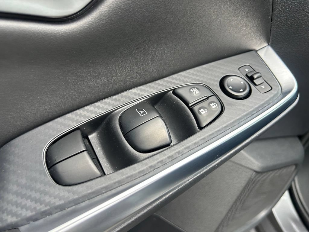 Used 2025 Nissan Sentra SR FWD image 14