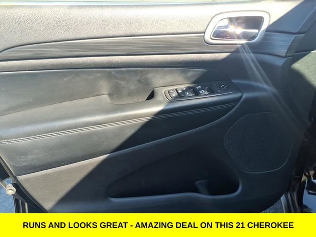 Used 2021 Jeep Grand Cherokee Laredo X image 13