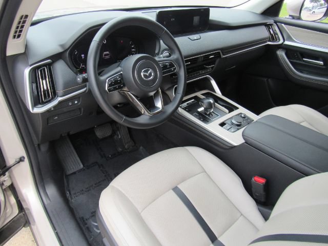 Used 2024 MAZDA CX-90 Plug-In Hybrid w/ Preferred AWD/4WD image 17