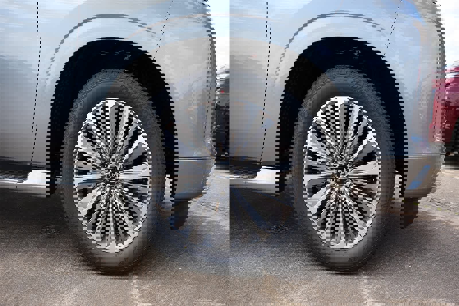 New 2025 INFINITI QX80 Sensory image 26