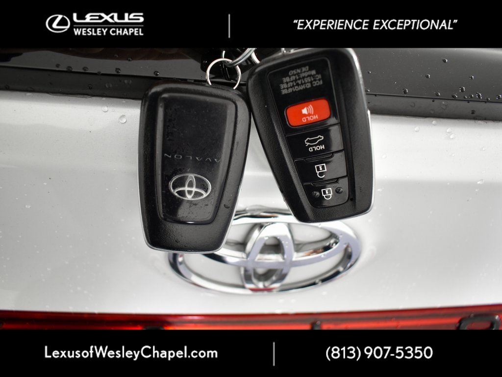 Used 2019 Toyota Avalon XSE image 38