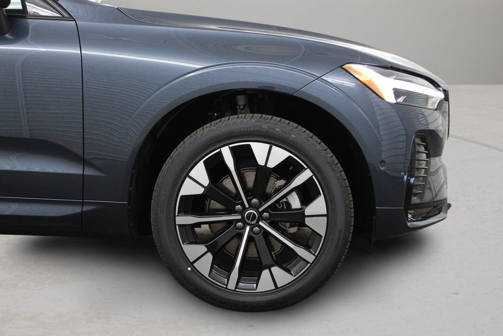 New 2026 Volvo XC60 B5 Plus w/ Protection Package Premier AWD/4WD image 14