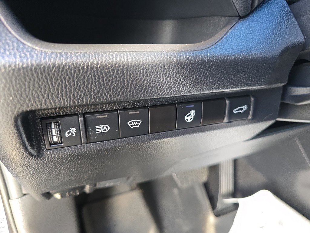 Used 2023 Toyota RAV4 XLE Premium image 19