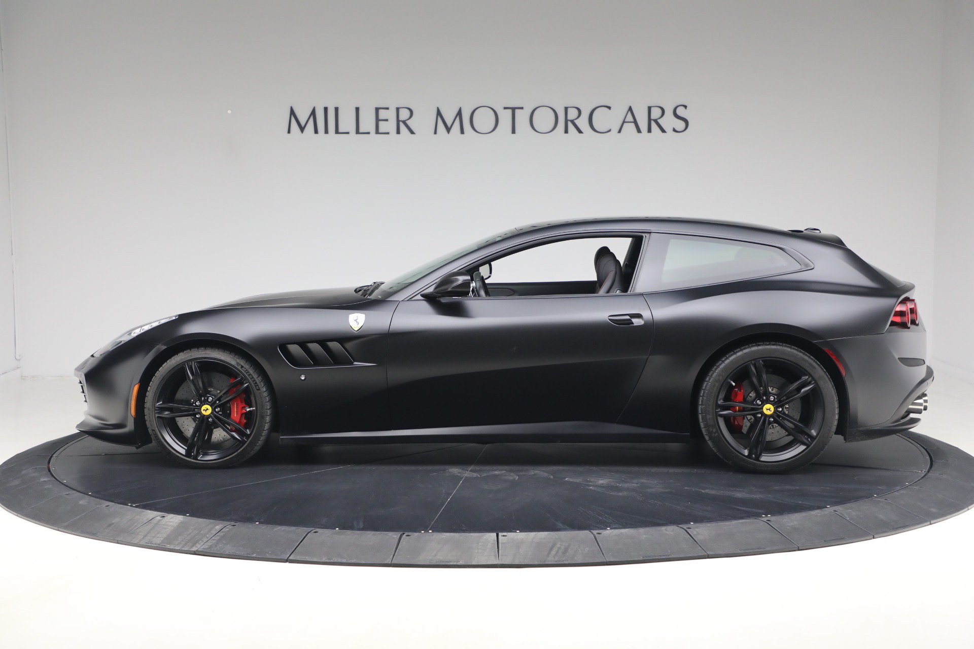 Certified 2018 Ferrari GTC4Lusso AWD/4WD image 4