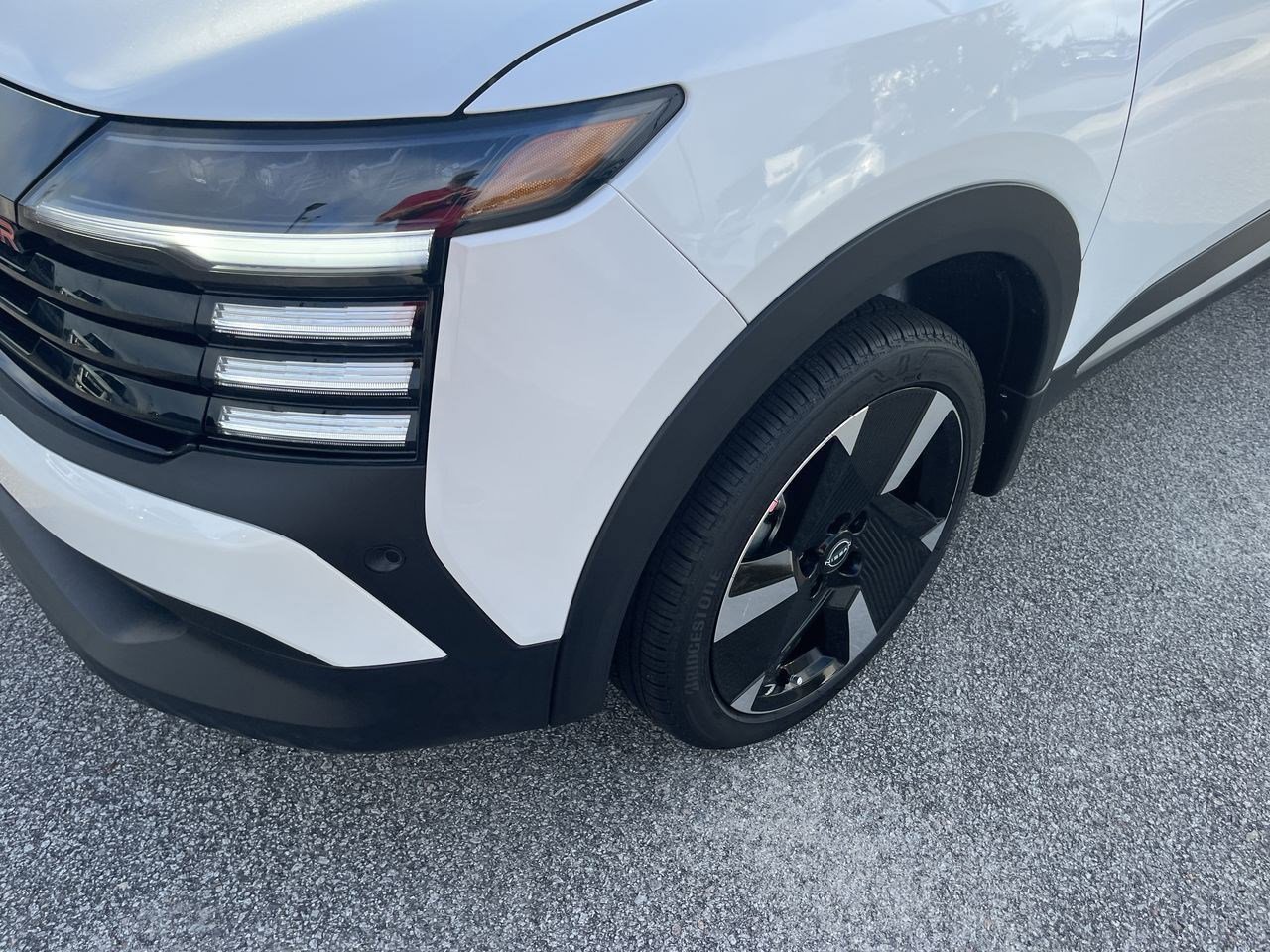 New 2025 Nissan Kicks SR FWD image 10
