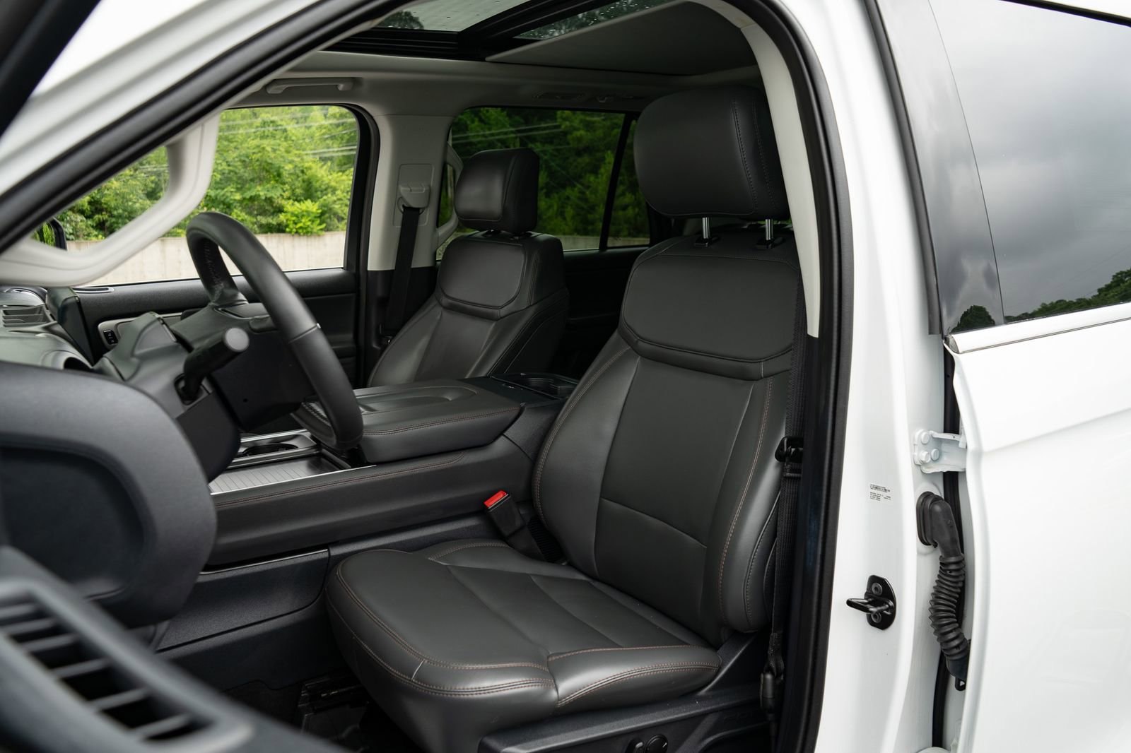 Used 2025 Ford Expedition Active AWD/4WD image 15