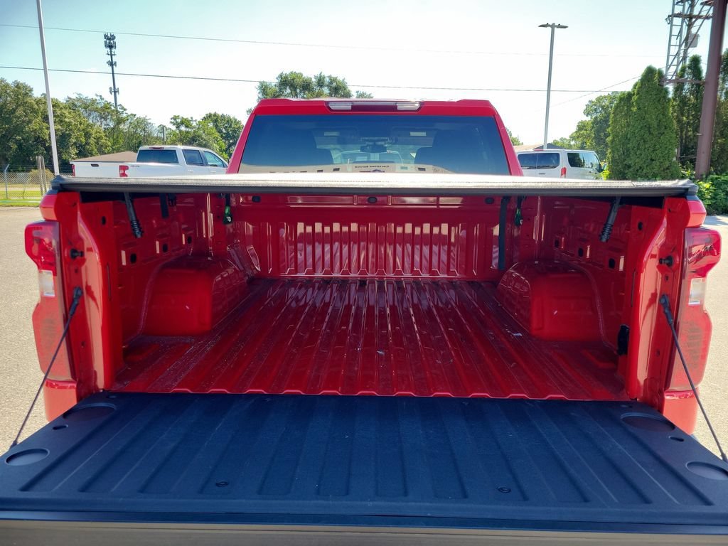 Used 2024 Chevrolet Silverado 1500 LT AWD/4WD image 9