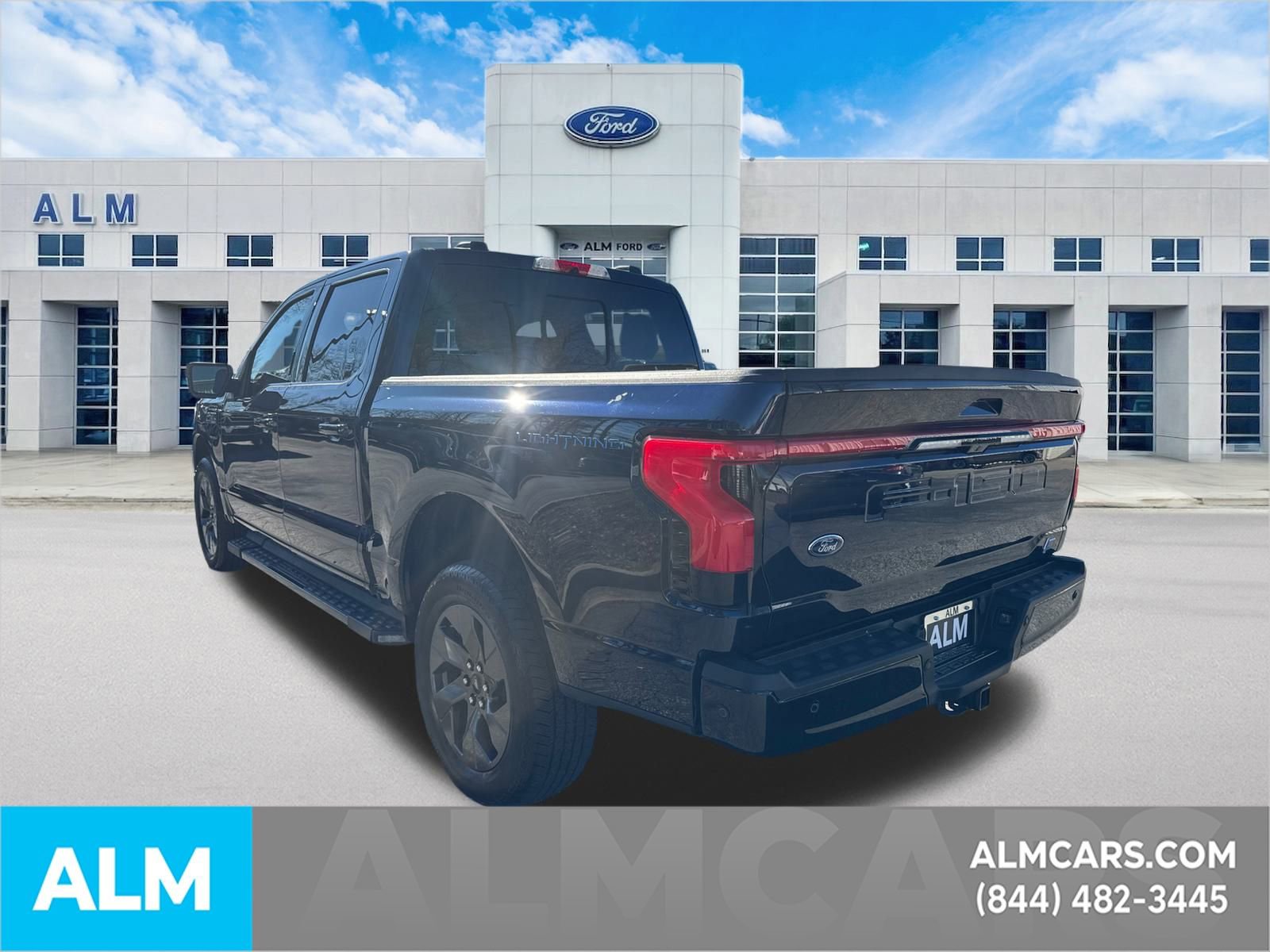Used 2022 Ford F150 Lightning Lariat image 8