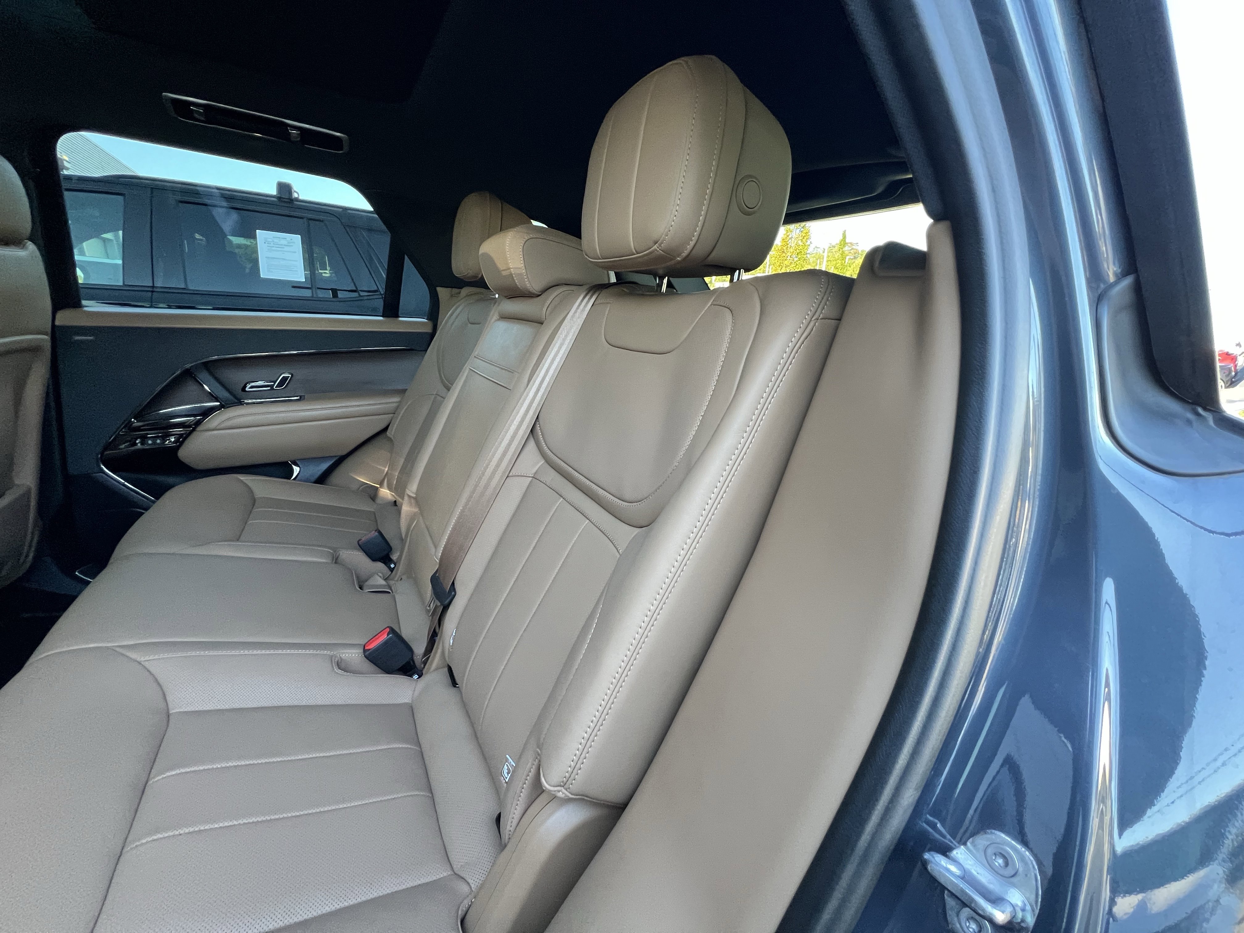 Used 2023 Land Rover Range Rover Sport SE image 32