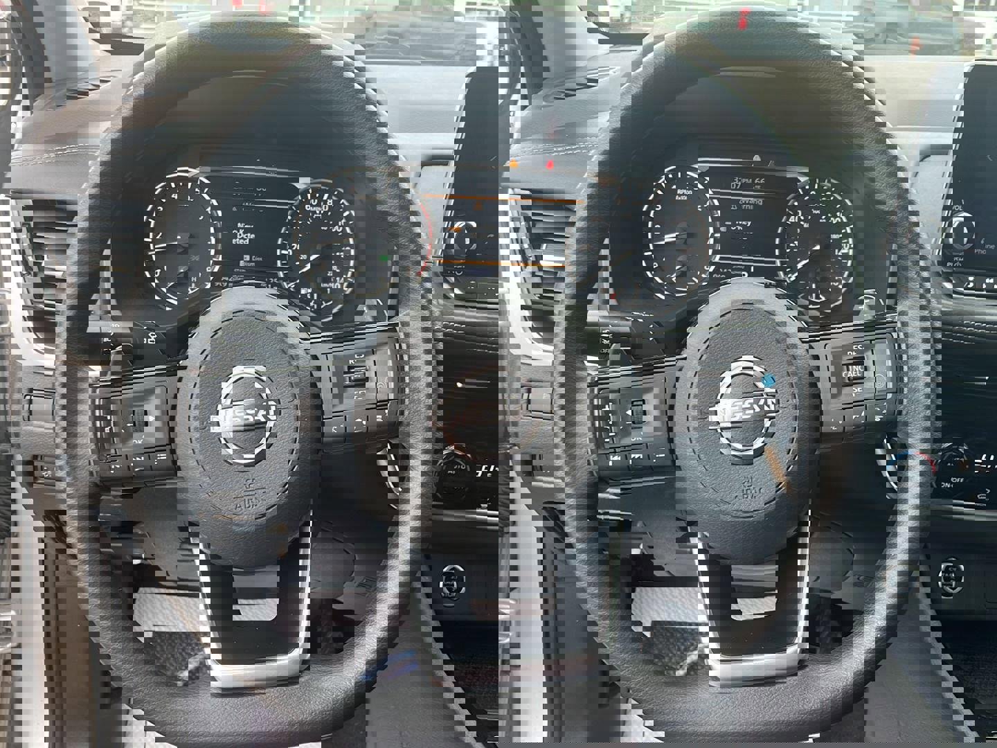 Used 2022 Nissan Rogue SV image 13