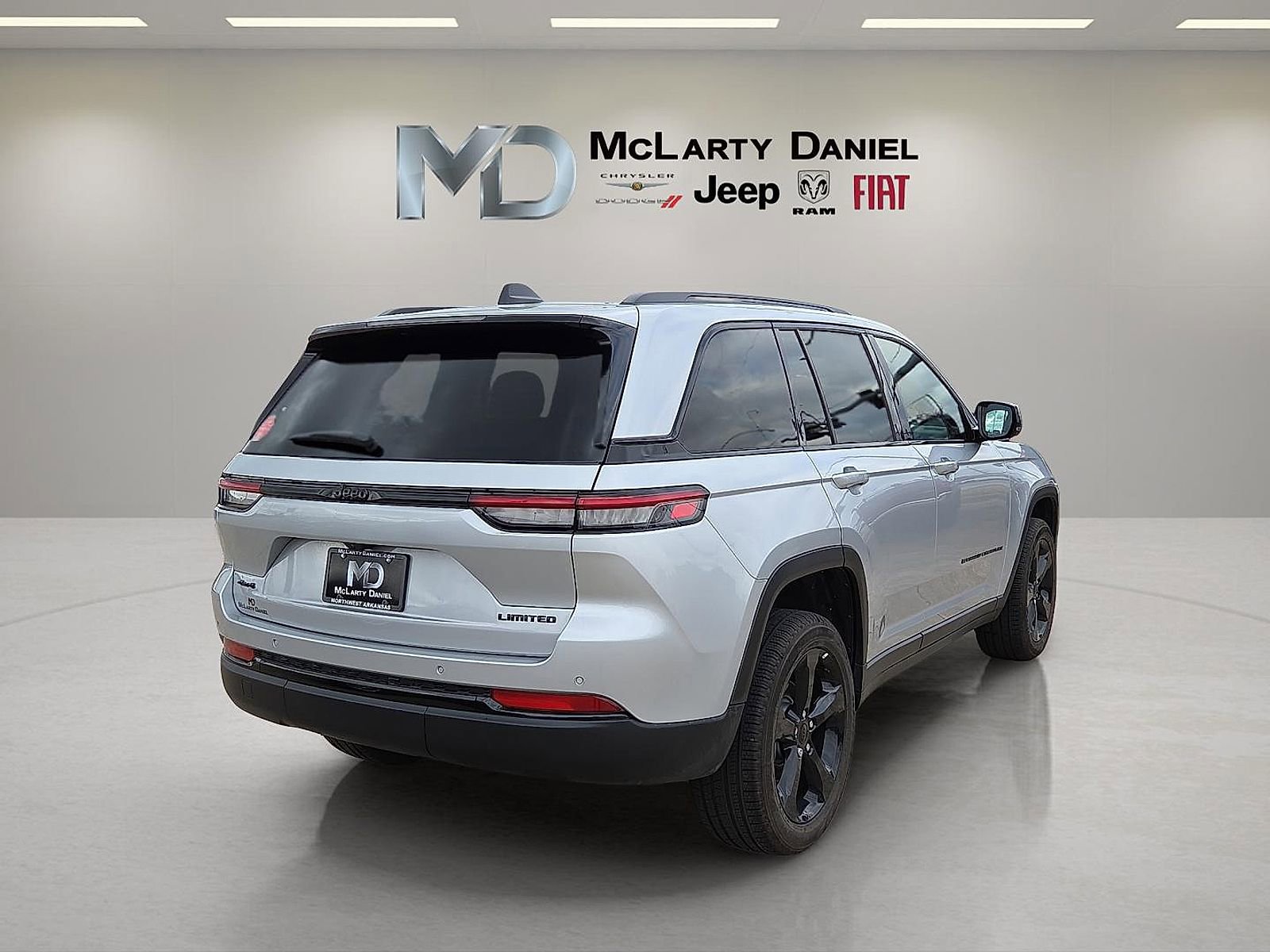 New 2025 Jeep Grand Cherokee Limited w/ Black Appearance Package image 5