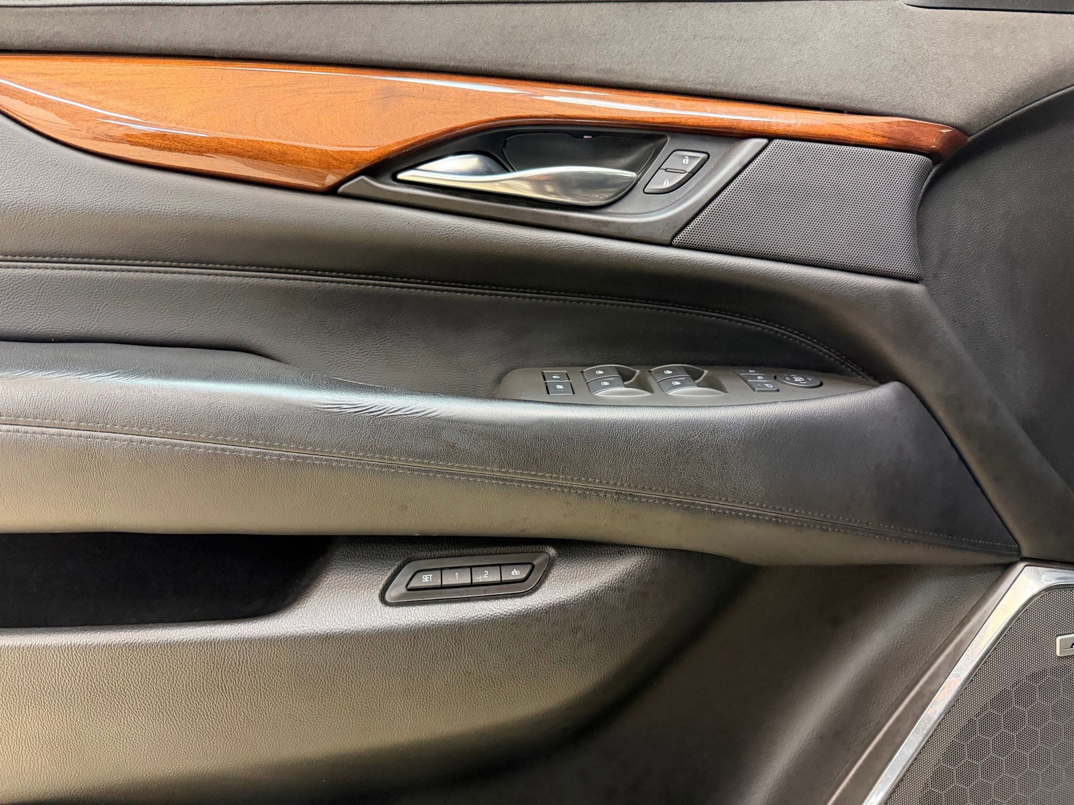 Used 2016 Cadillac Escalade Premium image 13