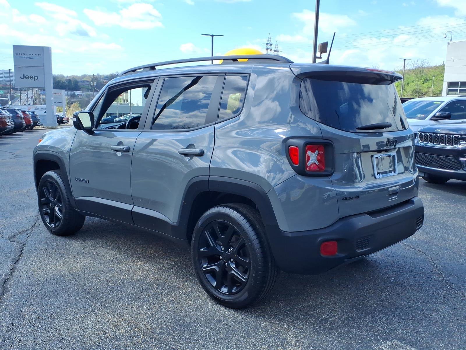 Certified 2022 Jeep Renegade Altitude w/ Convenience Group AWD/4WD image 3