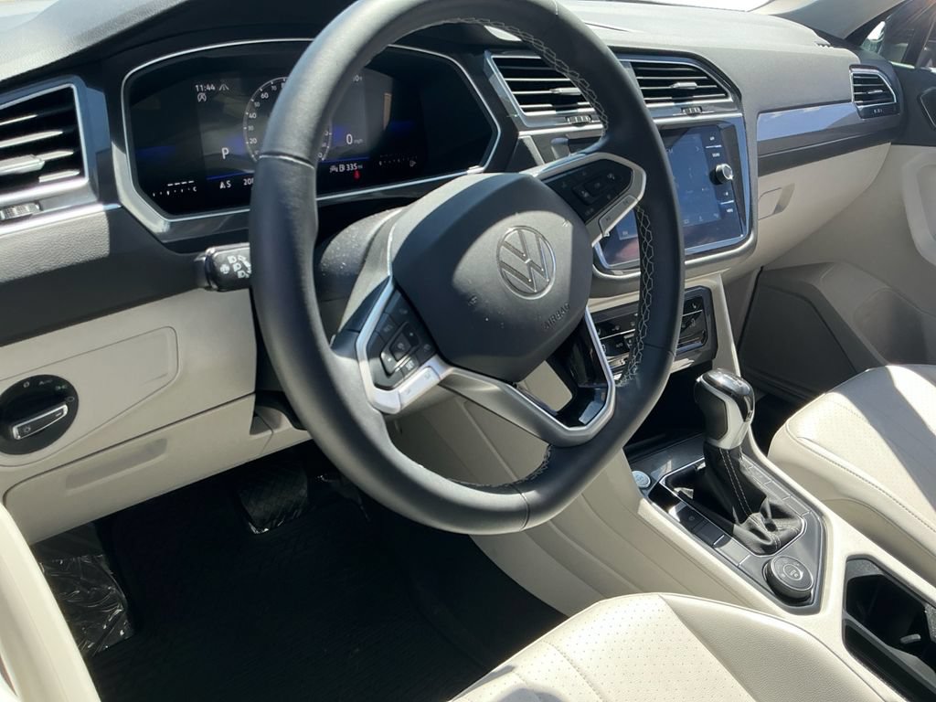 Used 2024 Volkswagen Tiguan SE AWD/4WD image 23