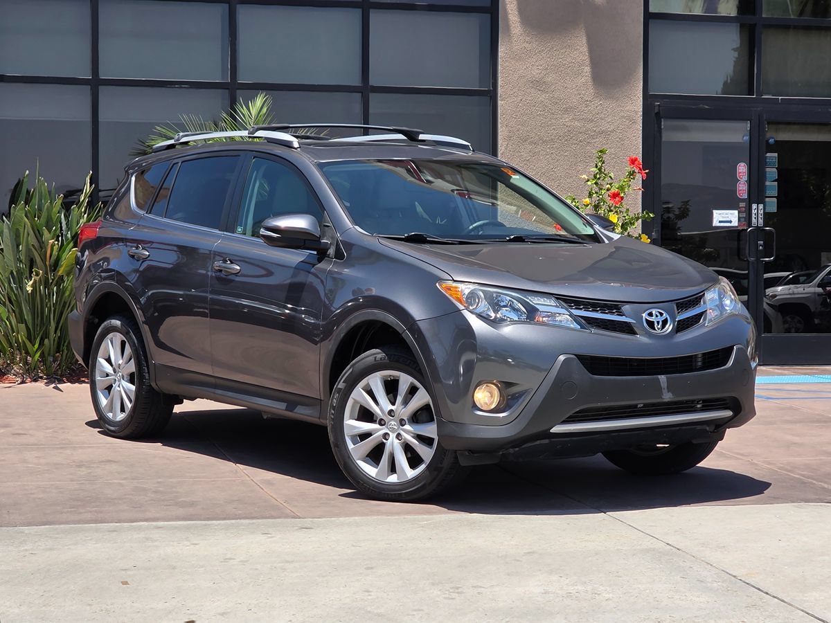 Used 2015 Toyota RAV4 Limited w/ Technology Package FWD image 3