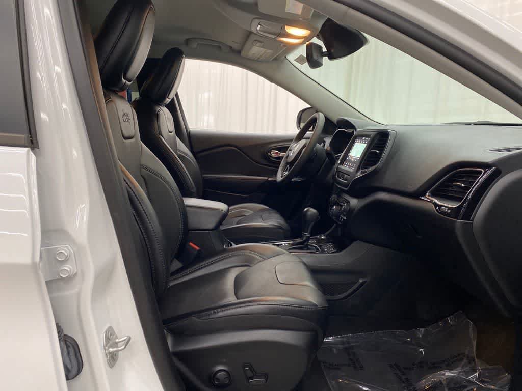 Used 2023 Jeep Cherokee Altitude Lux w/ Mopar Interior Package AWD/4WD image 28