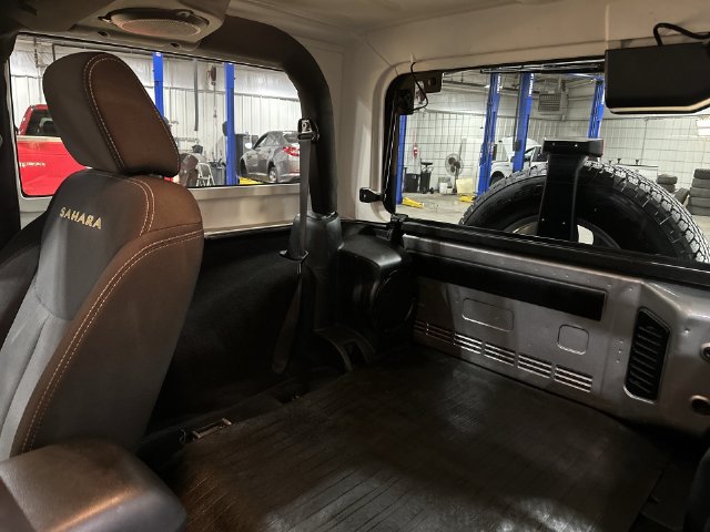Used 2014 Jeep Wrangler Sahara w/ Connectivity Group AWD/4WD image 31