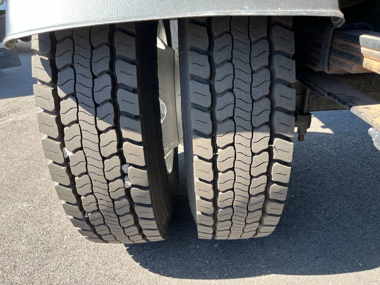 Used 2023 Ford F750 2WD Crew Cab Super Duty image 24