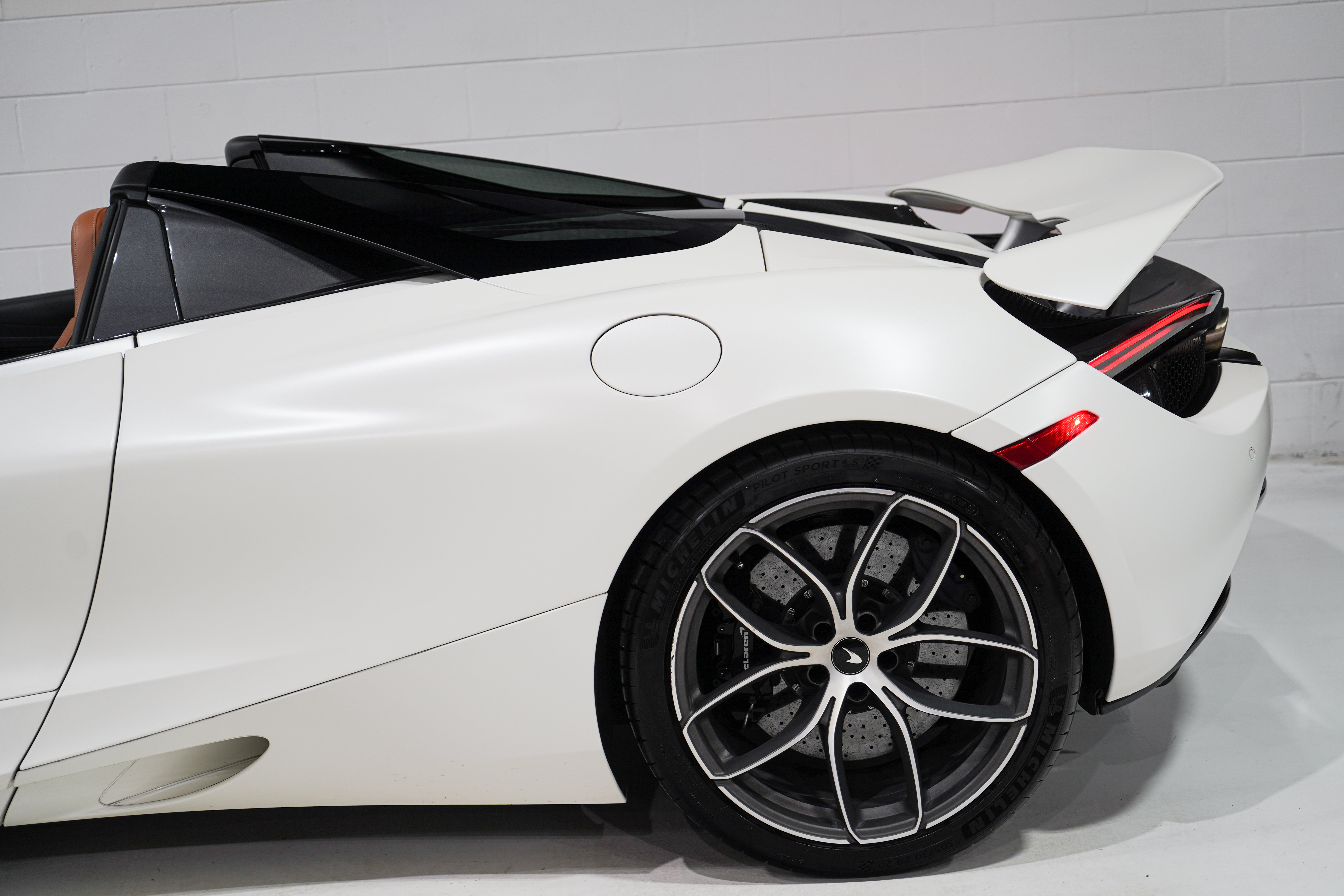 Used 2020 McLaren 720S Spider RWD image 25