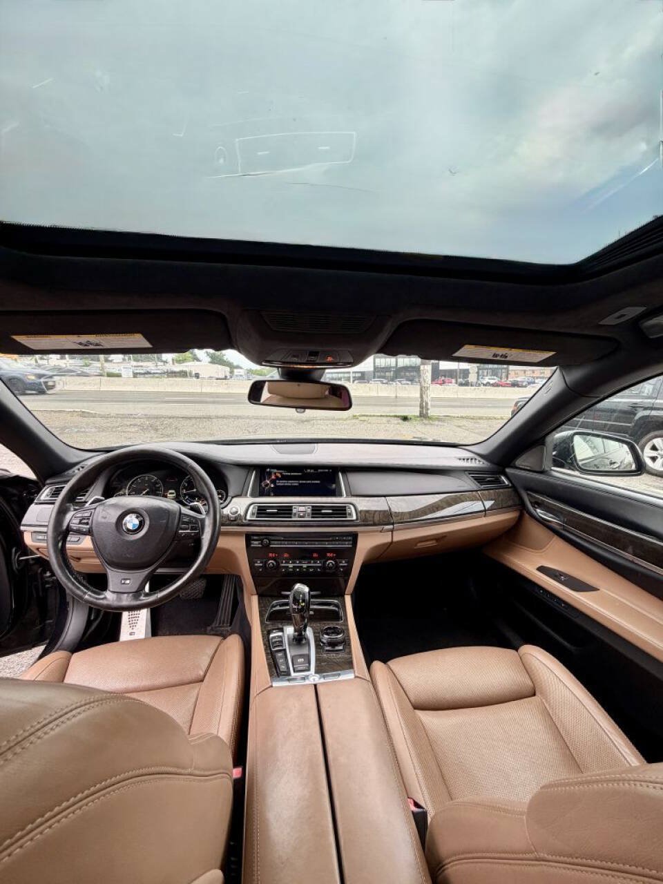 Used 2015 BMW 750Li xDrive AWD/4WD image 23