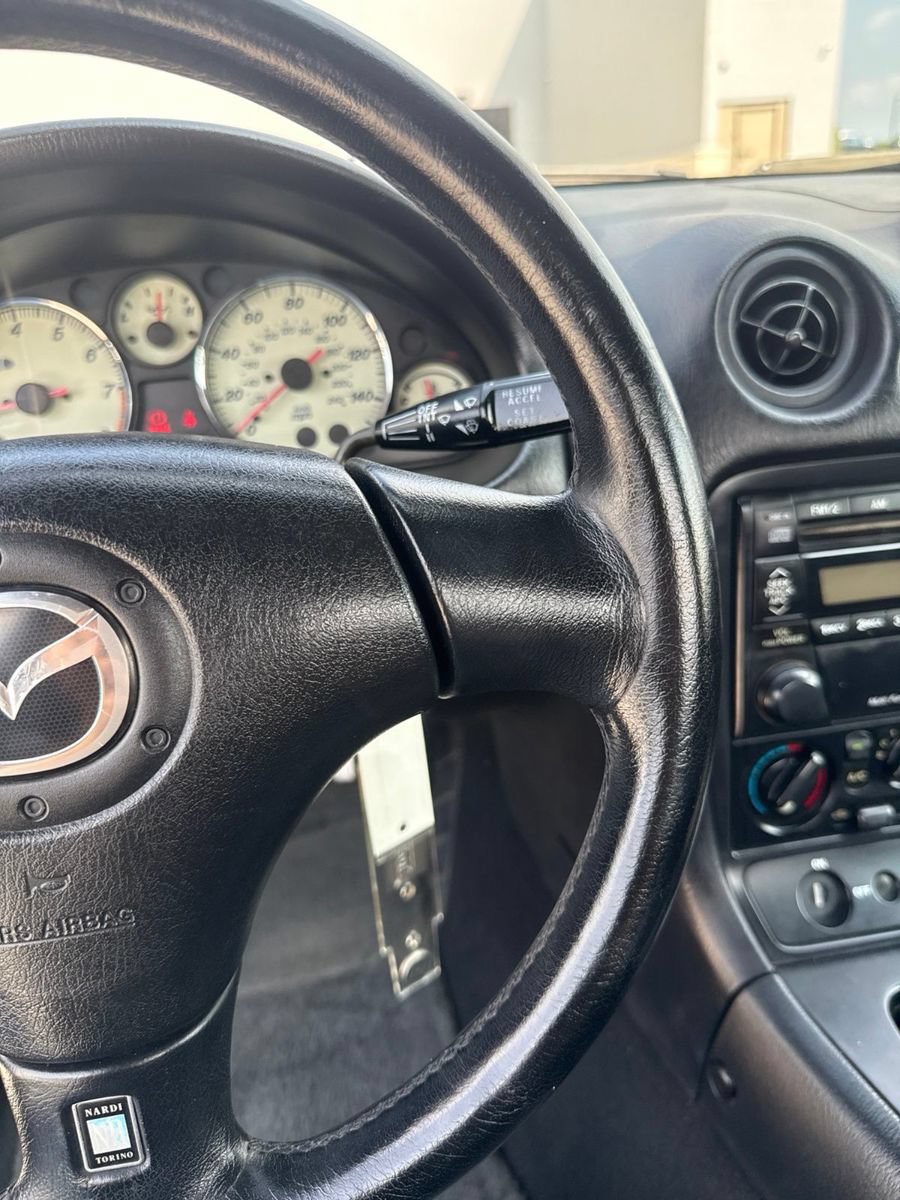 Used 2001 MAZDA MX-5 Miata RWD image 11
