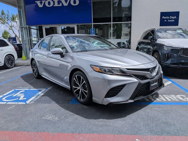Used 2019 Toyota Camry SE FWD image 3
