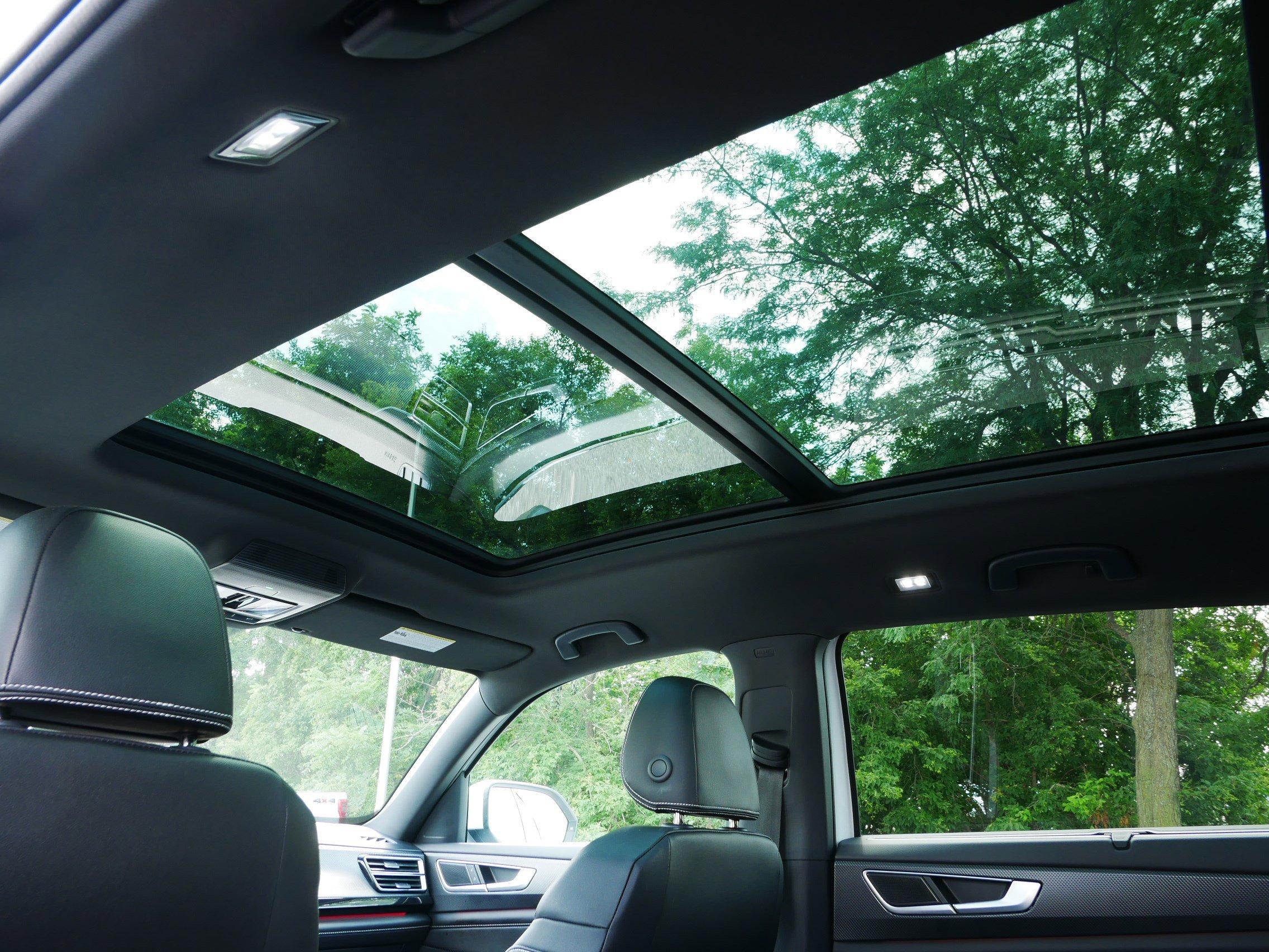 Certified 2024 Volkswagen Atlas Cross Sport SEL R-Line image 20