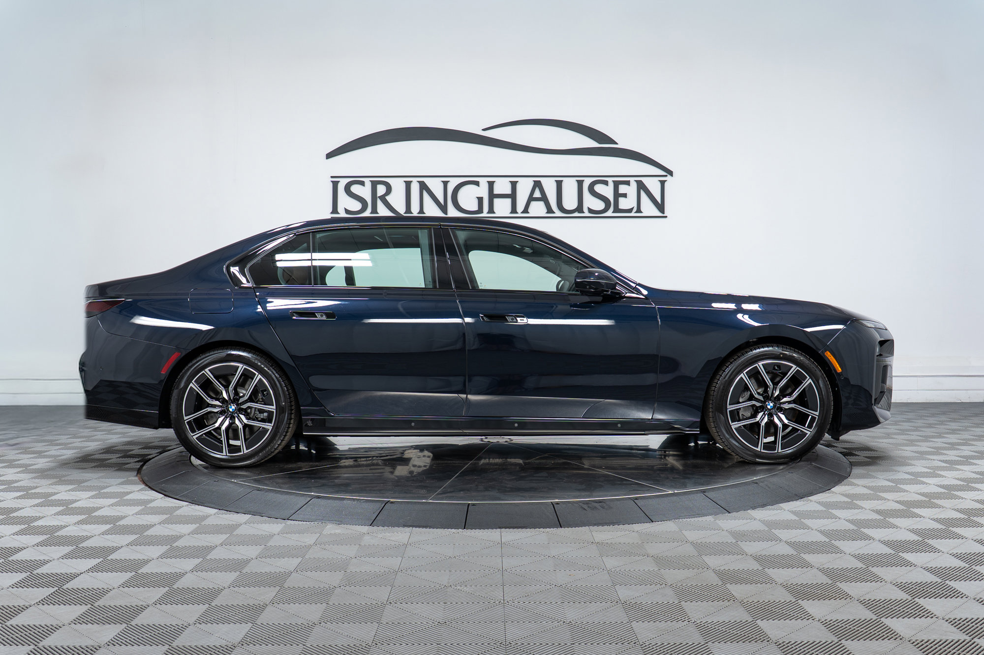 Used 2025 BMW 760i xDrive w/ Executive Package image 4