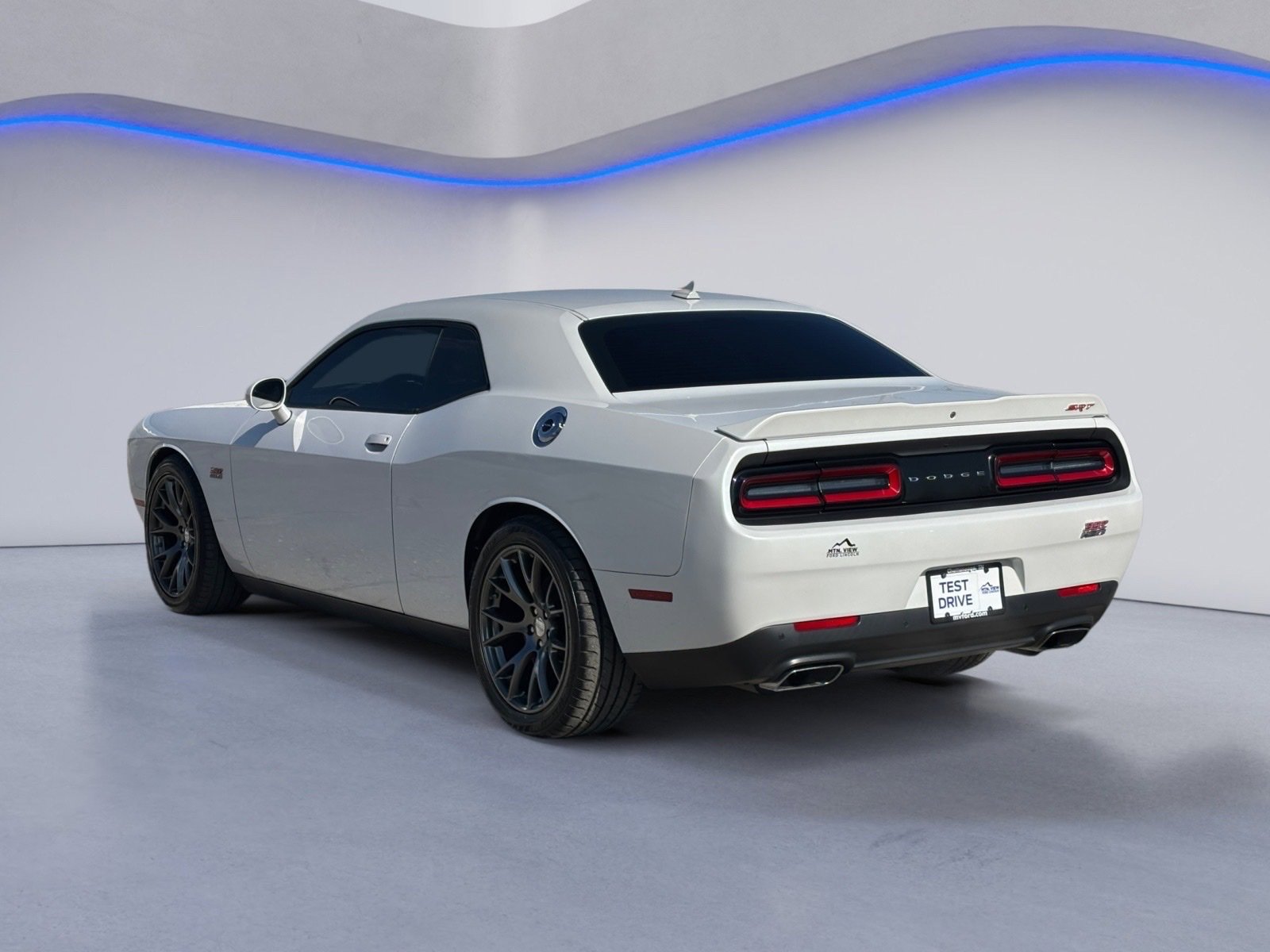 Used 2015 Dodge Challenger SRT image 10