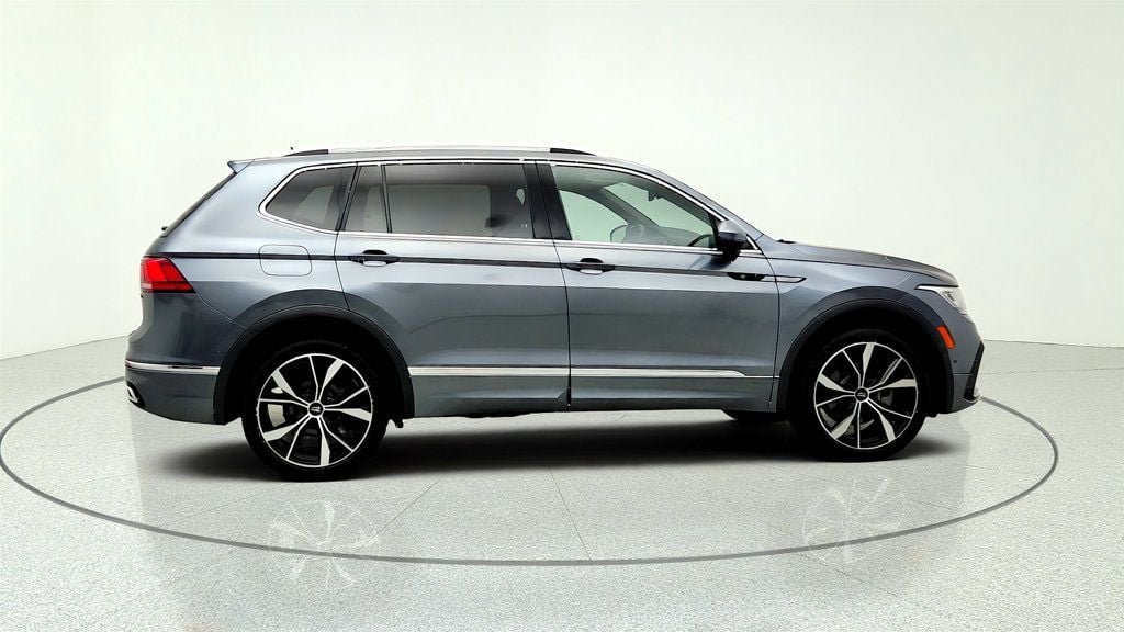 Used 2023 Volkswagen Tiguan SEL R-Line AWD/4WD image 4