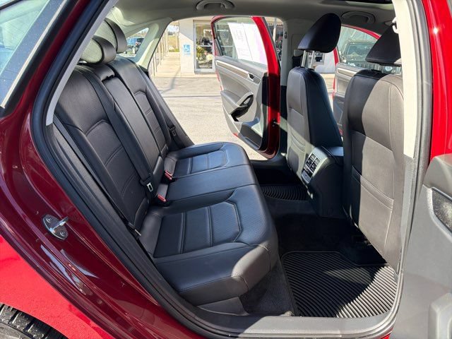 Used 2018 Volkswagen Passat 2.0T SE FWD image 24