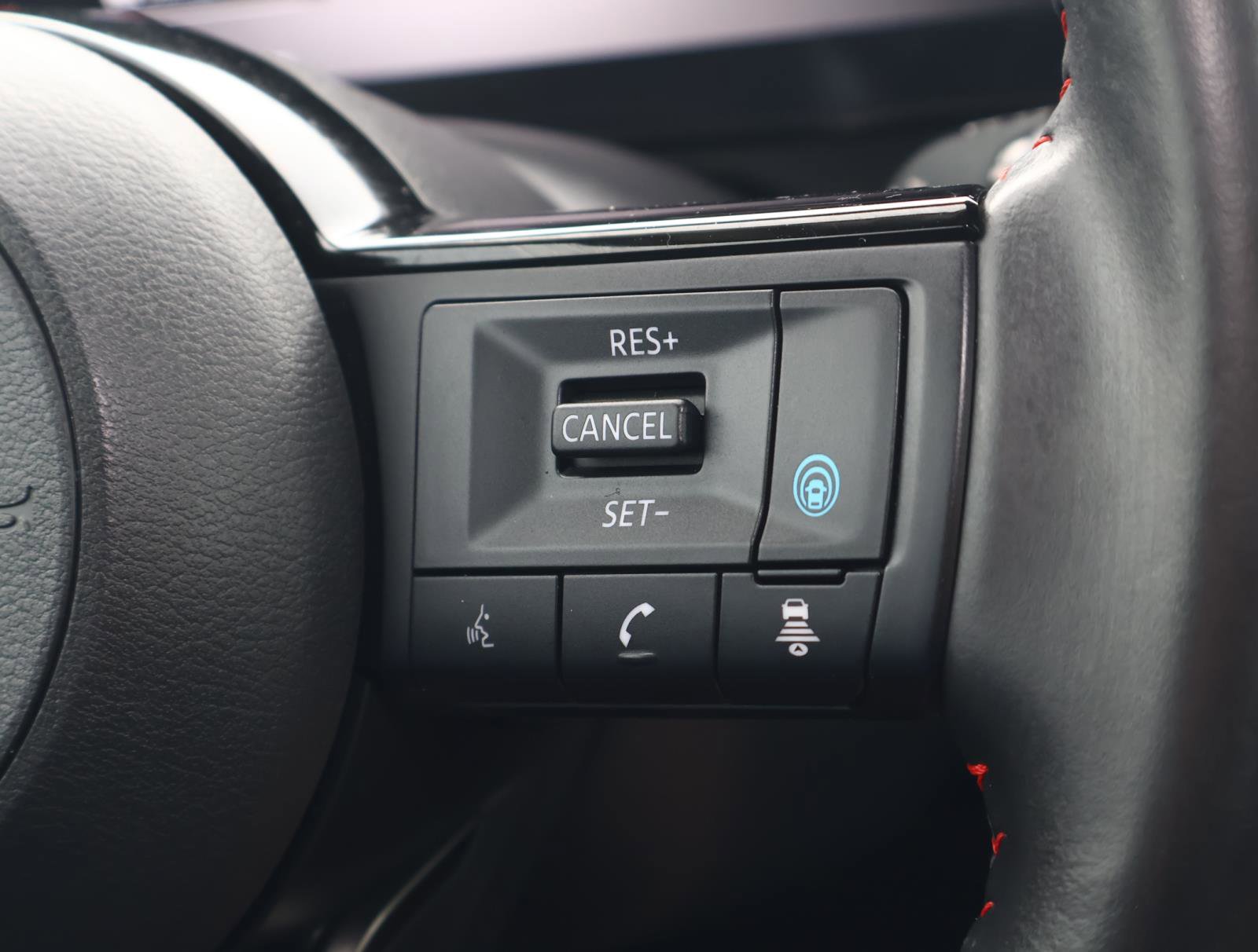 Used 2025 Nissan Kicks SR image 23