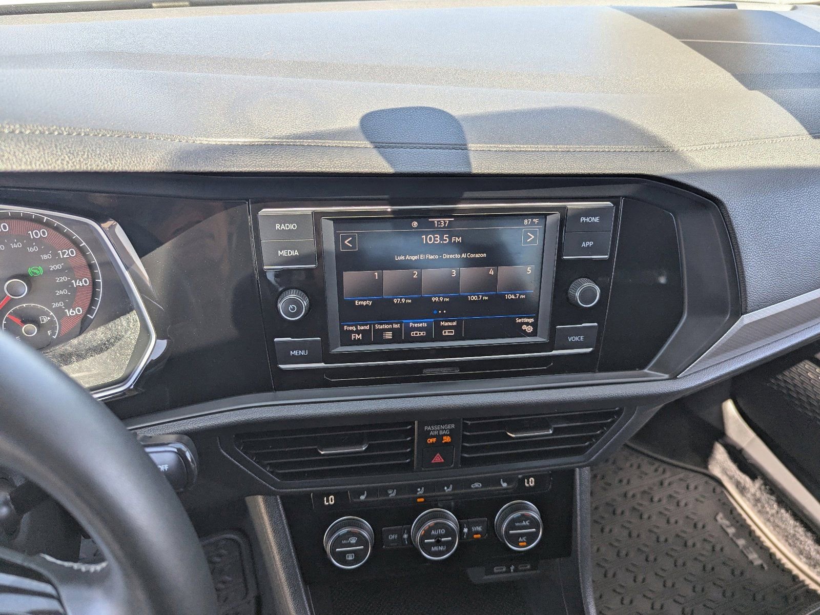 Used 2021 Volkswagen Jetta SE FWD image 25
