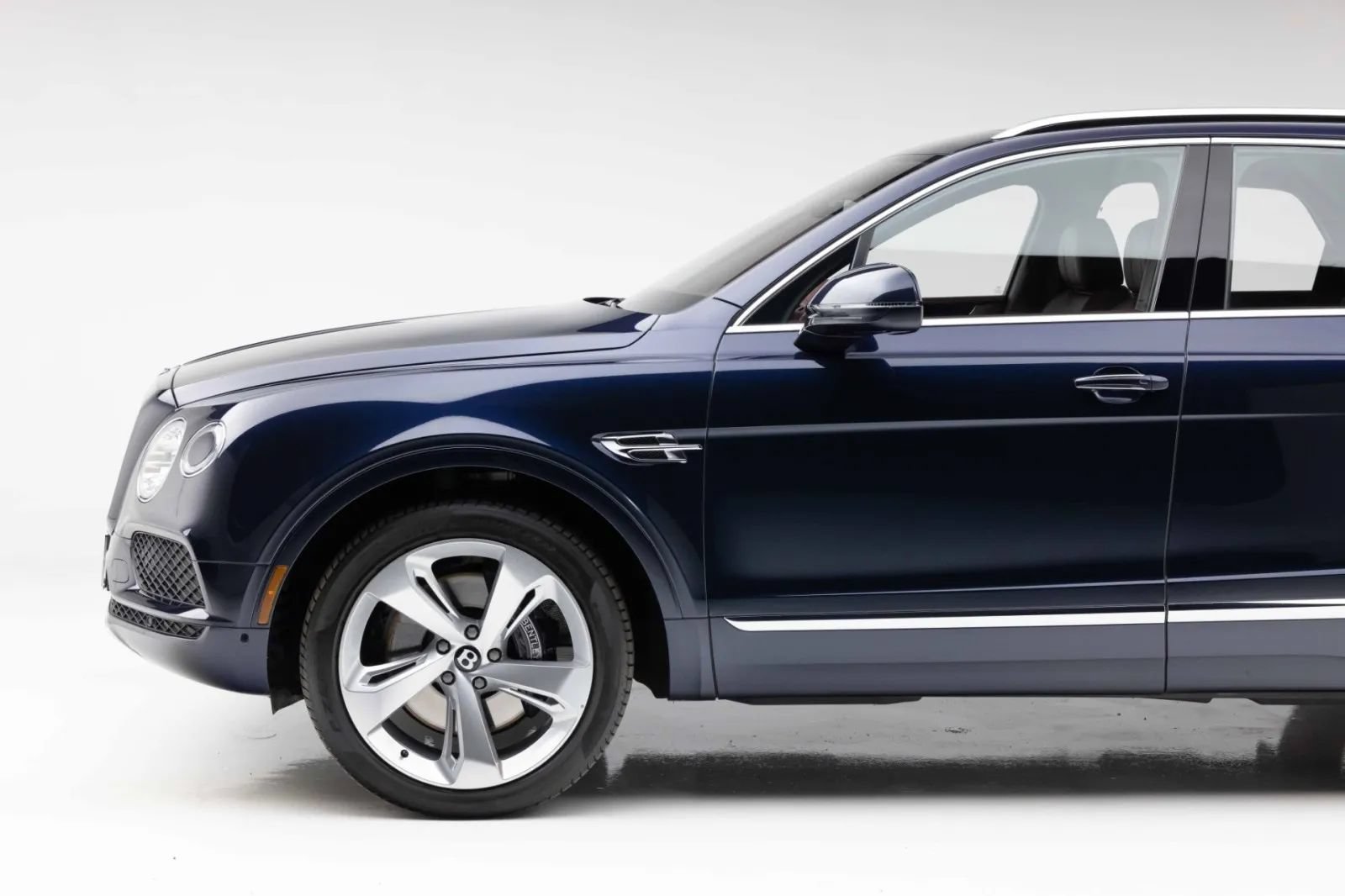 Used 2019 Bentley Bentayga AWD/4WD image 17