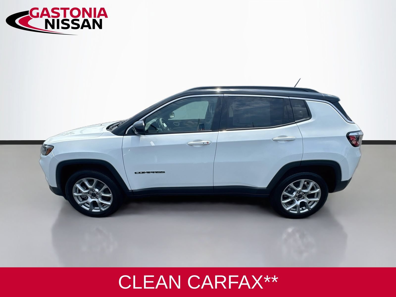 Used 2025 Jeep Compass Limited AWD/4WD image 5