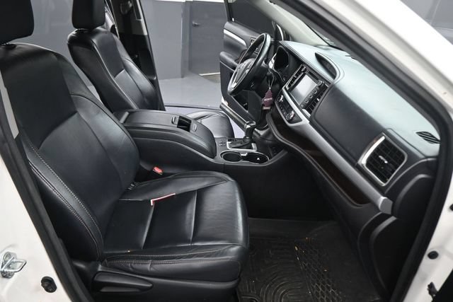 Used 2015 Toyota Highlander XLE AWD/4WD image 14