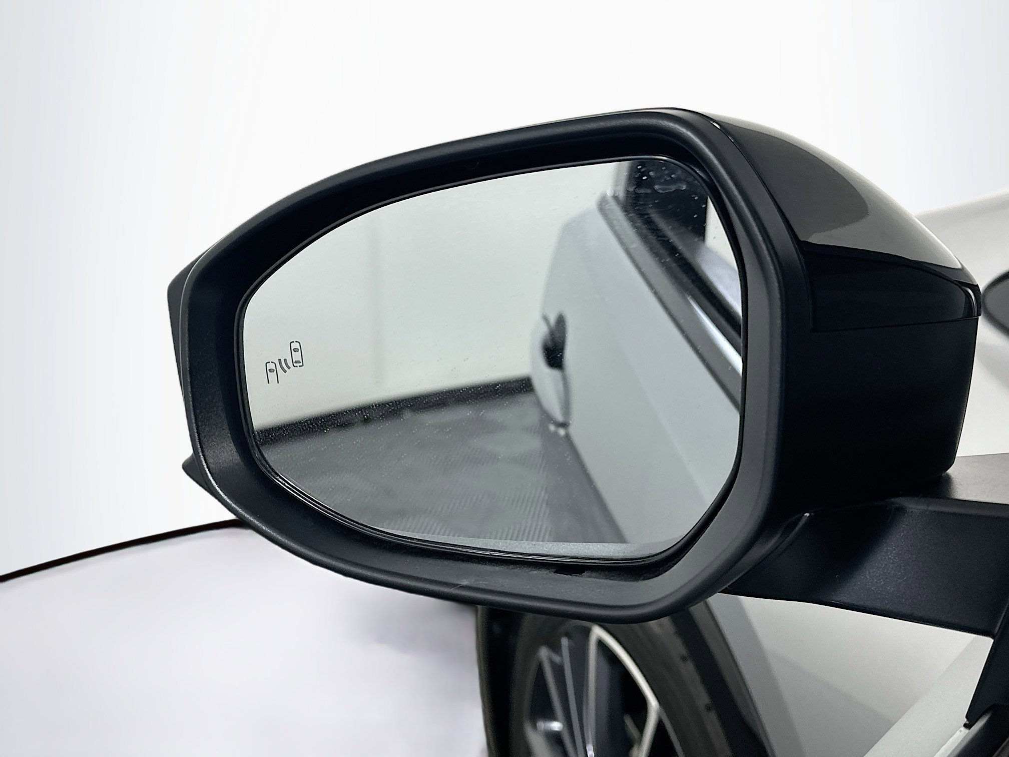 Used 2025 Toyota Prius XLE image 28