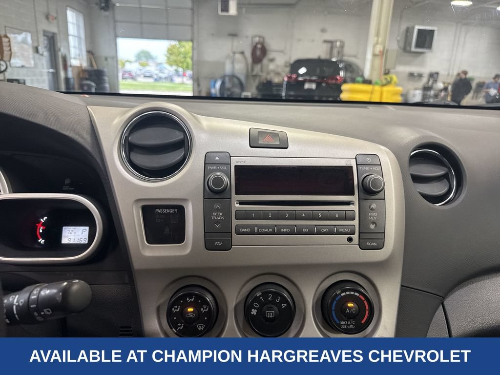 Used 2009 Pontiac Vibe w/ Sun And Sound Package FWD image 18