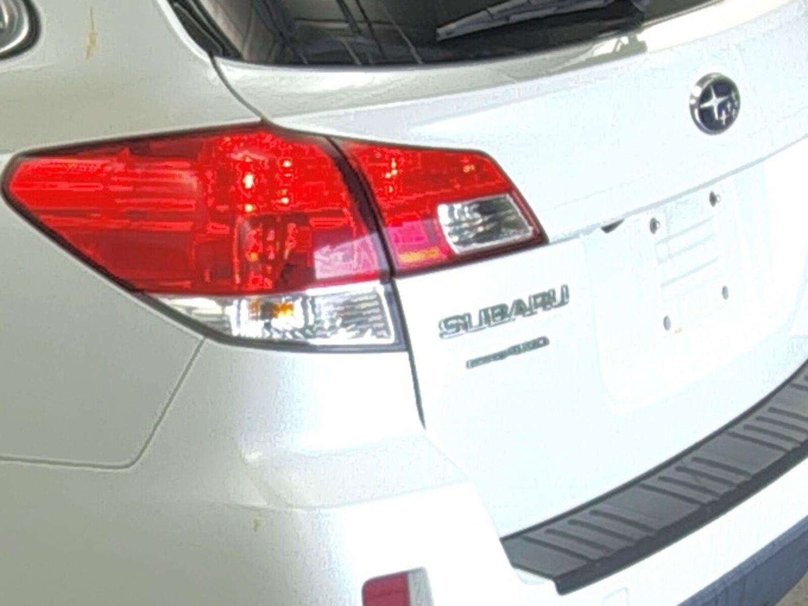 Used 2014 Subaru Outback 2.5i Limited AWD/4WD image 11