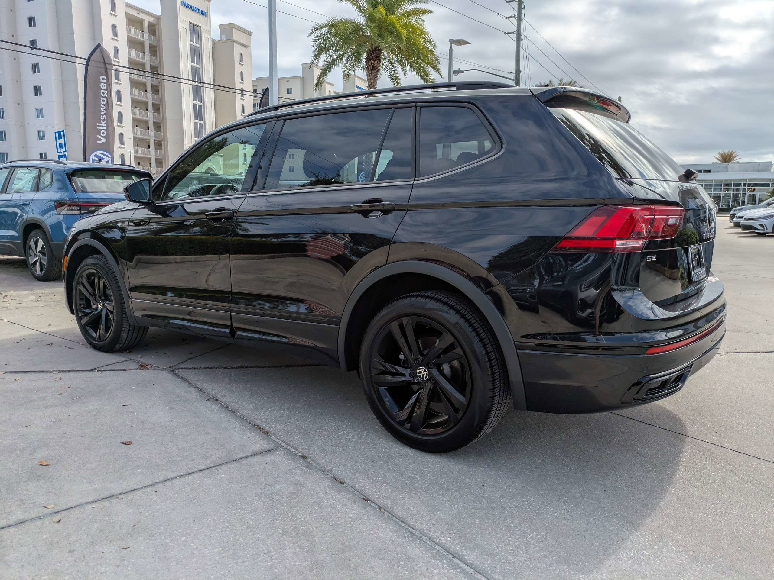 Used 2024 Volkswagen Tiguan SE R-Line image 6