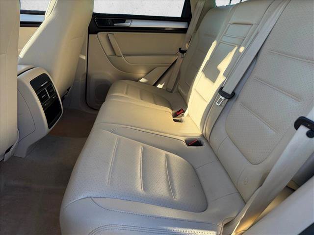 Used 2016 Volkswagen Touareg Sport AWD/4WD image 18