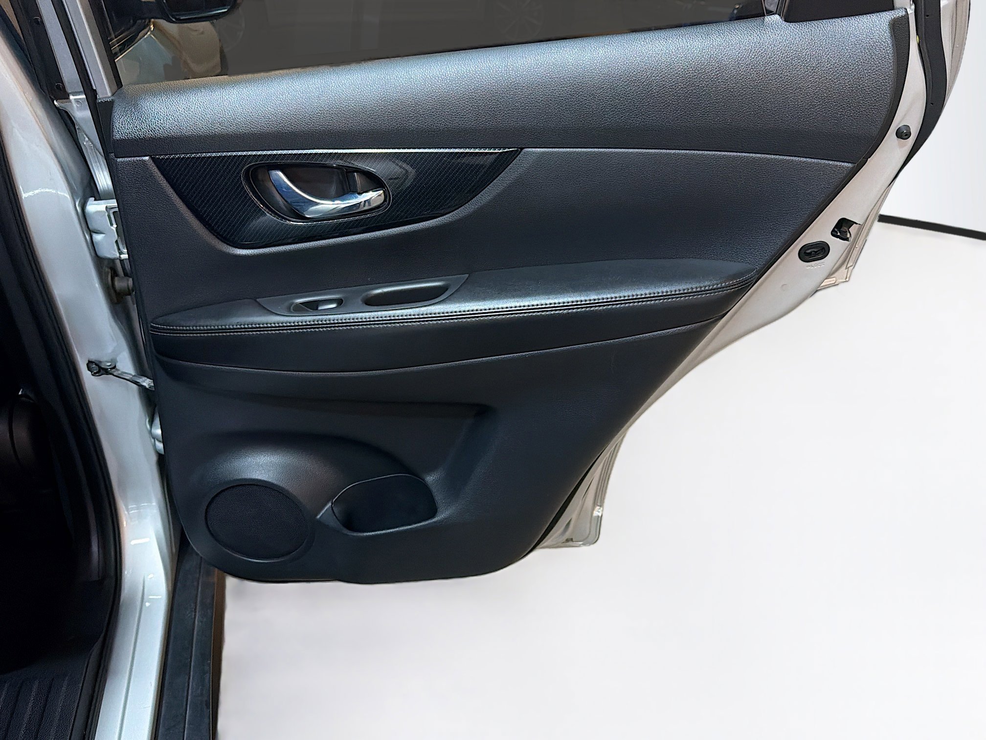 Used 2018 Nissan Rogue SL image 32