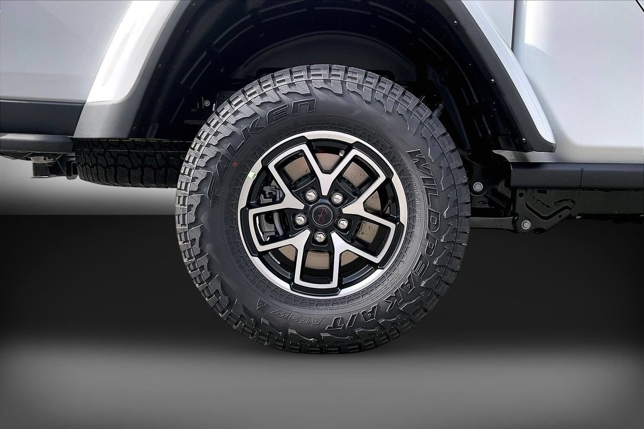New 2026 Jeep Gladiator Rubicon w/ Steel Power Dome Hood Package AWD/4WD image 32