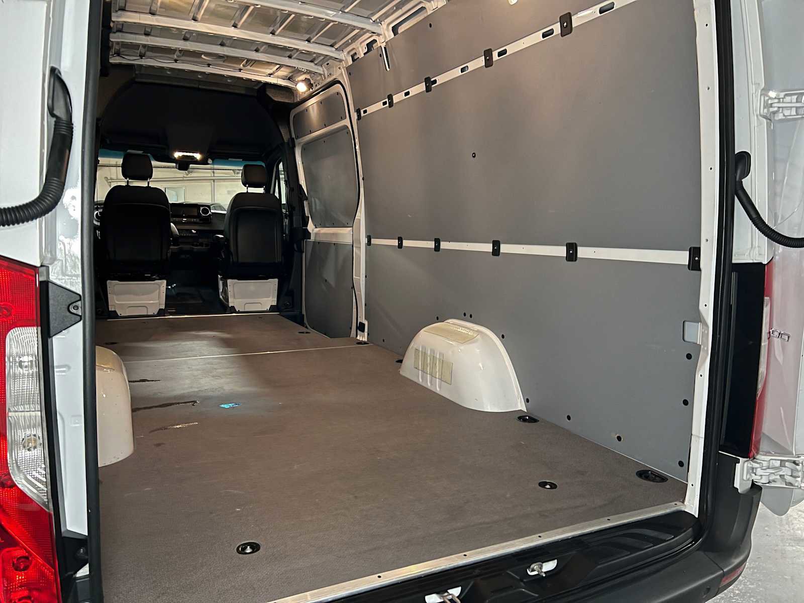 Used 2025 Mercedes-Benz Sprinter 2500 image 18